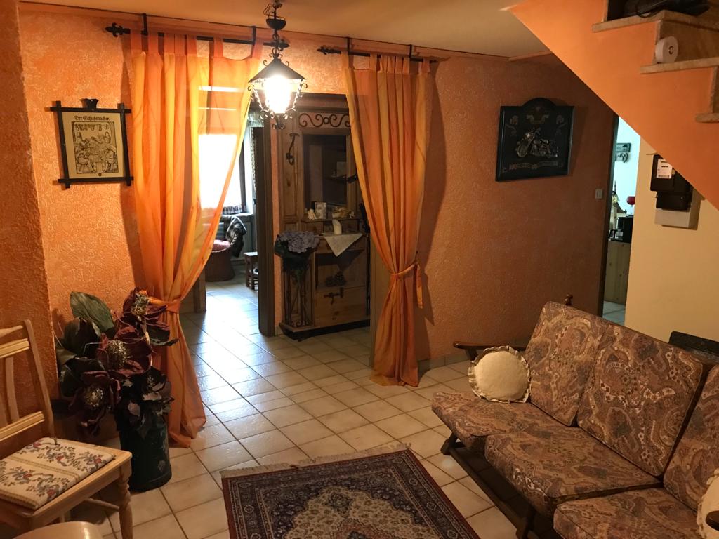 Schönes freistehendes Einfamilienhaus mit Einliegerwohnung in ruhiger